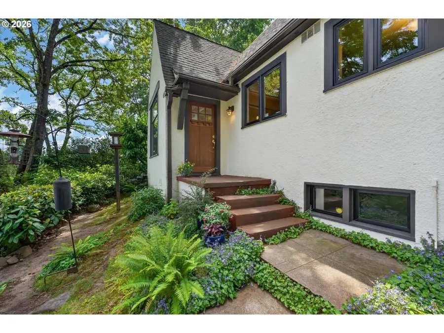 329 SE Gilham Ave, Portland, OR 97215 - #2