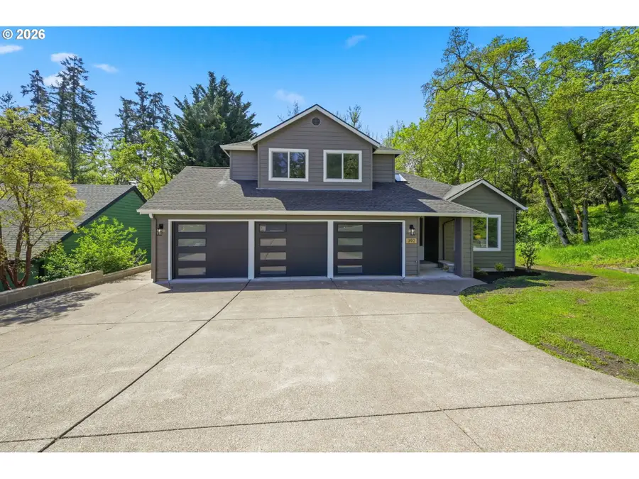 392 Dellwood Dr, Eugene, OR 97405 - #2