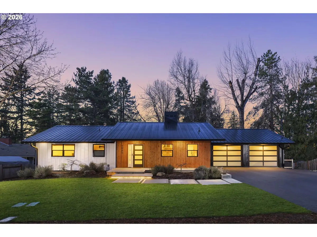 1685 Fernwood Dr, Lake Oswego, OR 97034 - Image #1