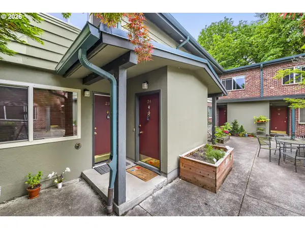 908 SW Gaines St #24, Portland, OR 97239