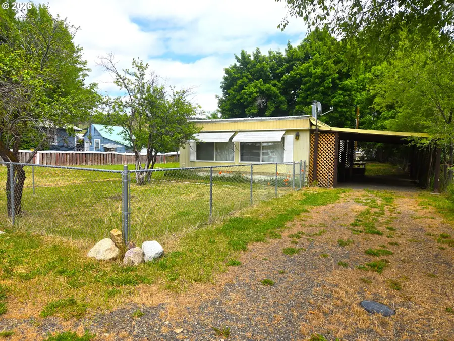 117 N Cozart St, Prairie City, OR 97869 - #3