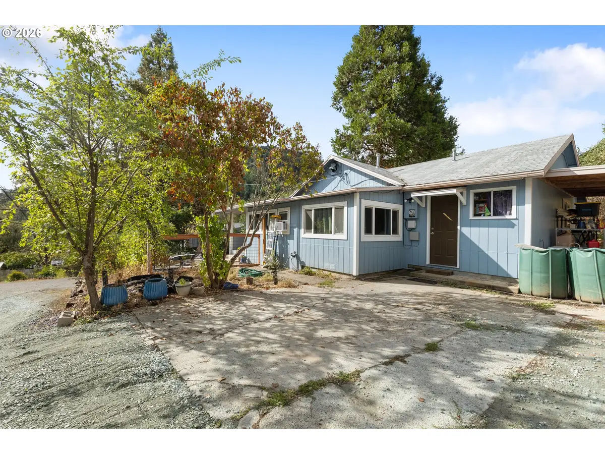 472 SW 4th St, Canyonville, OR 97417 - #1
