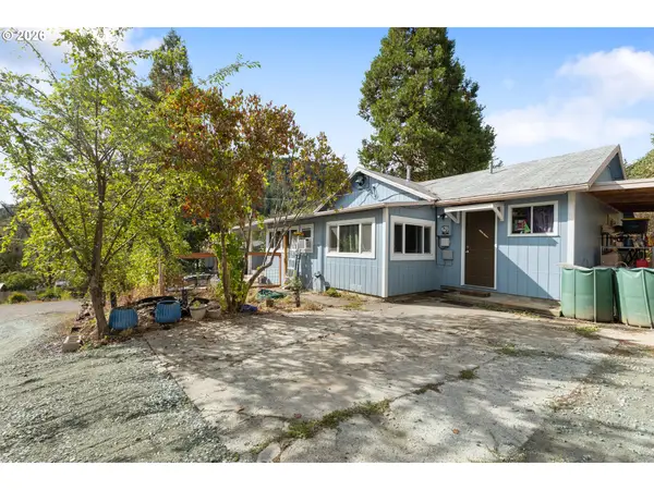 472 SW 4th St, Canyonville, OR 97417