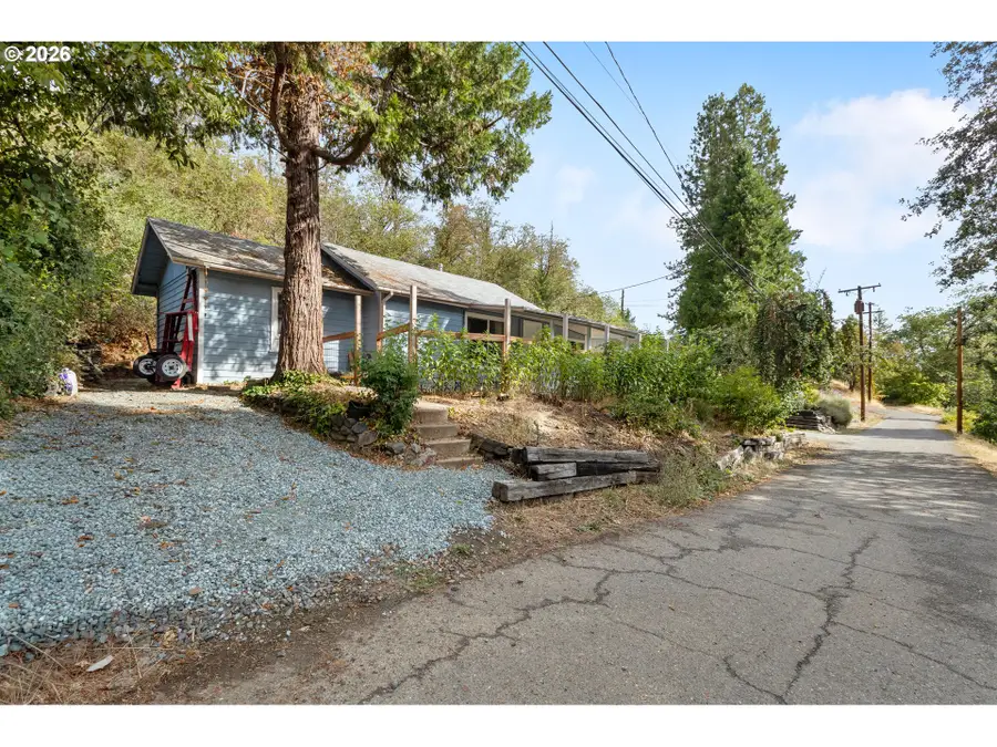 472 SW 4th St, Canyonville, OR 97417 - #2