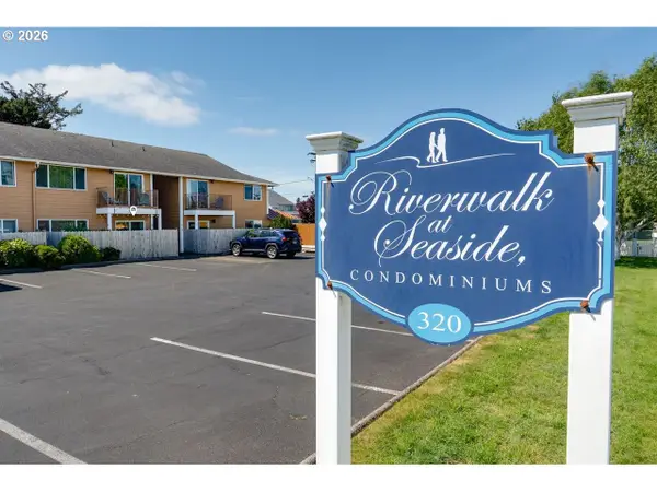 320 Necanicum Dr #9, Seaside, OR 97138