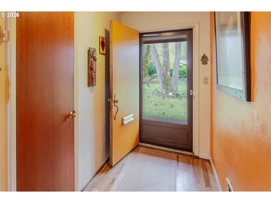 533 E 40th Ave, Eugene, OR 97405 - #3