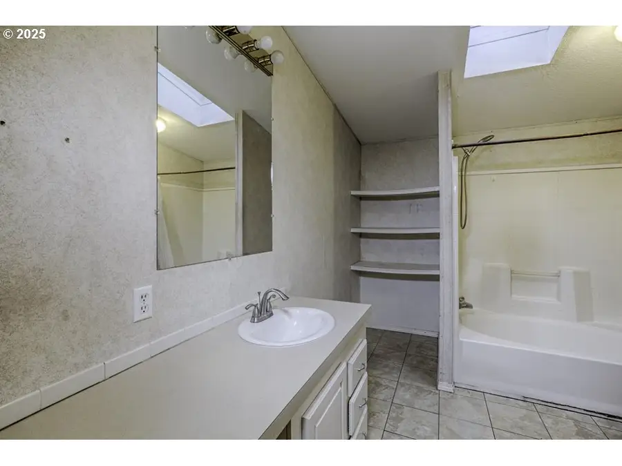 14609 Forest Hill Dr, Monmouth, OR 97361 - #2