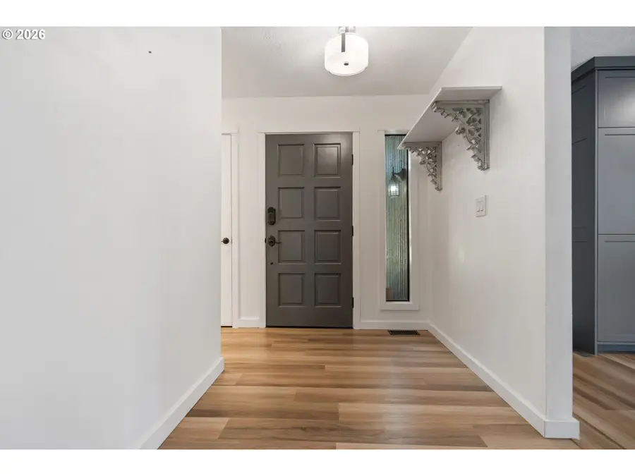 6422 SW Roundtree Ct, Portland, OR 97219 - #2