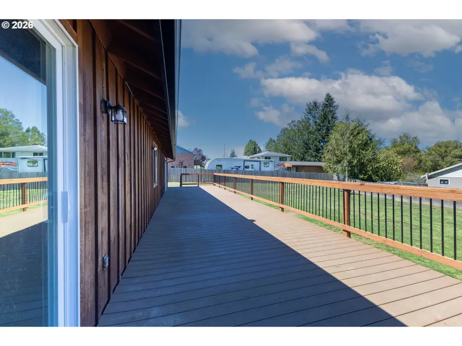 1601 Maple St, Myrtle Point, OR 97458 - #3