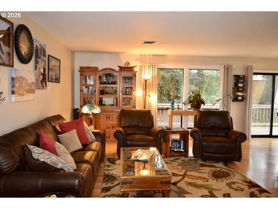 728 Easy St, Brookings, OR 97415 - Image #3