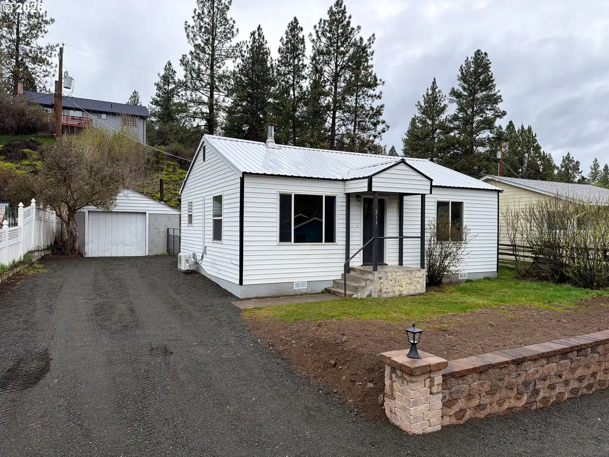 215 N Humbolt St, Canyon City, OR 97820 - #1