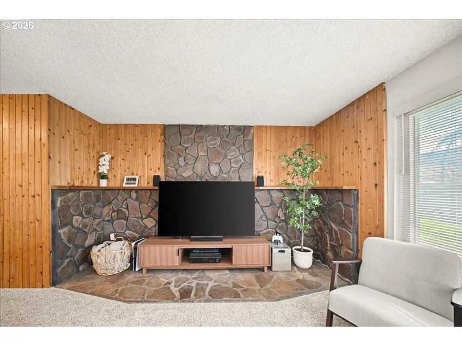 708 E Heintz St, Molalla, OR 97038 - #3