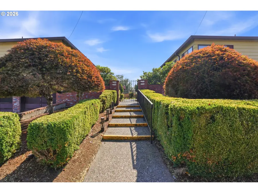 2350 SE 42nd St, Portland, OR 97215 - #2