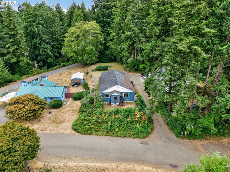 1570 N Irving St, Coquille, OR 97423 - #2