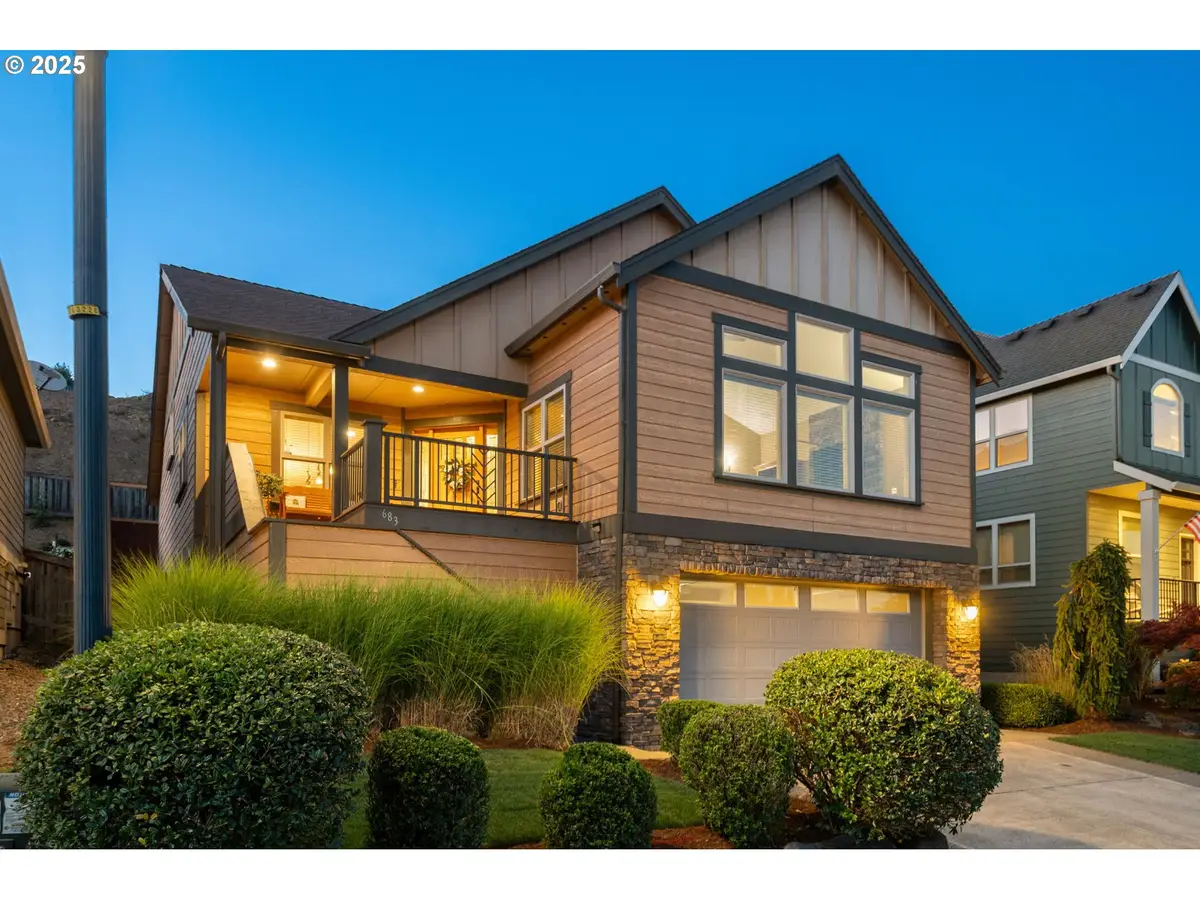 683 N V St, Washougal, WA 98671 - #1