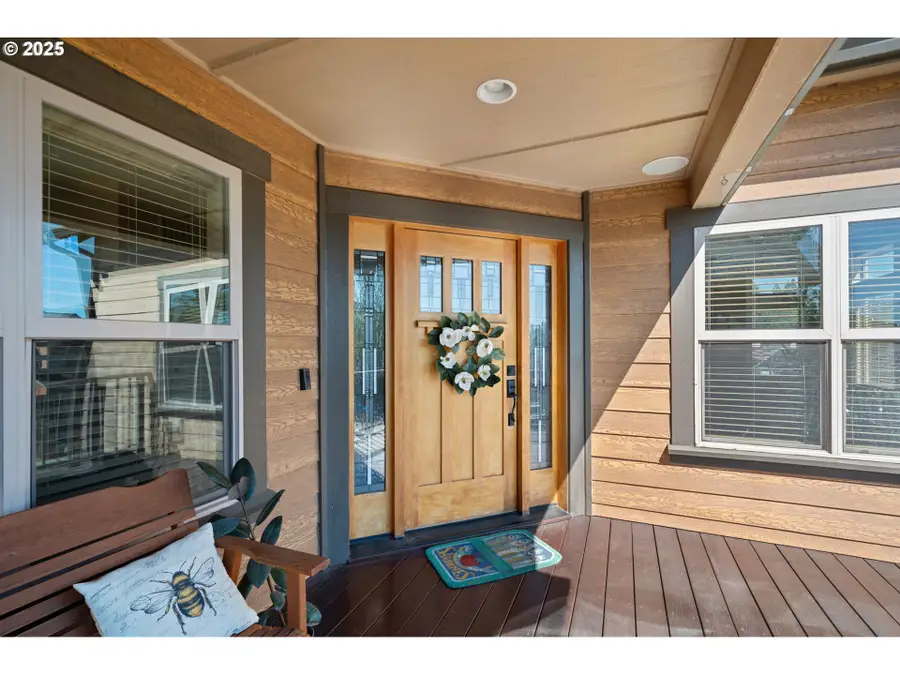 683 N V St, Washougal, WA 98671 - #2