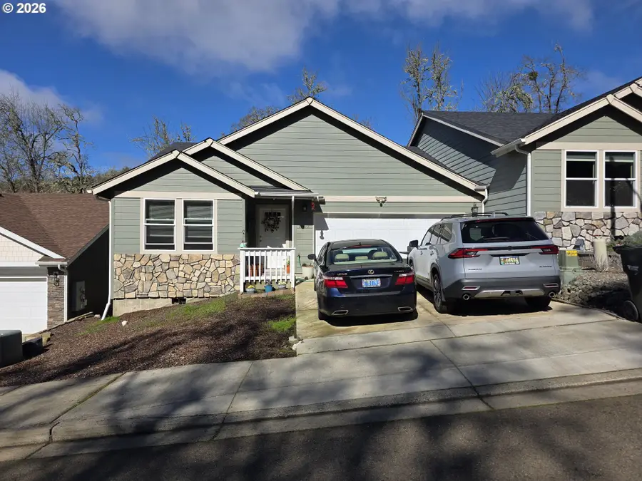 1660 NE Alameda Ave, Roseburg, OR 97470 - #2