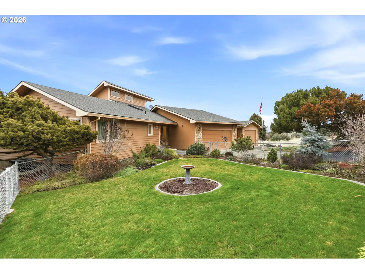 33981 Hilltop Dr, Hermiston, OR 97838 - #1