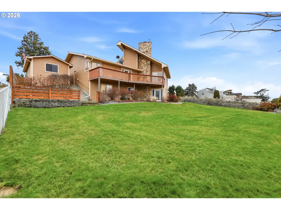 33981 Hilltop Dr, Hermiston, OR 97838 - #2