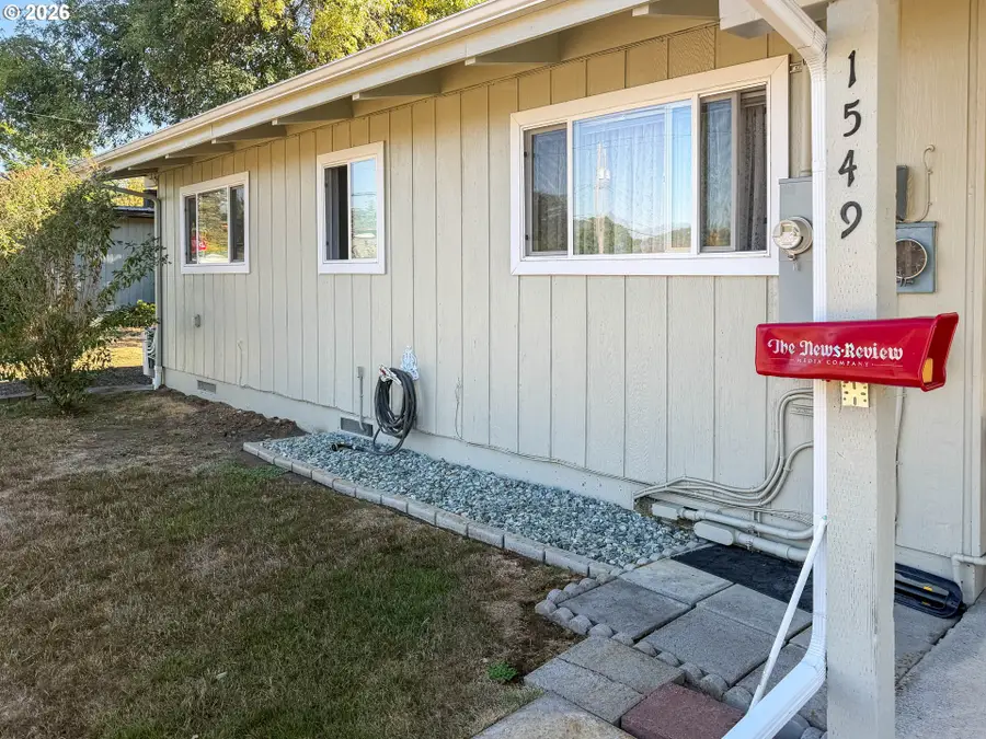 1549 NE Poplar St, Roseburg, OR 97470 - #2