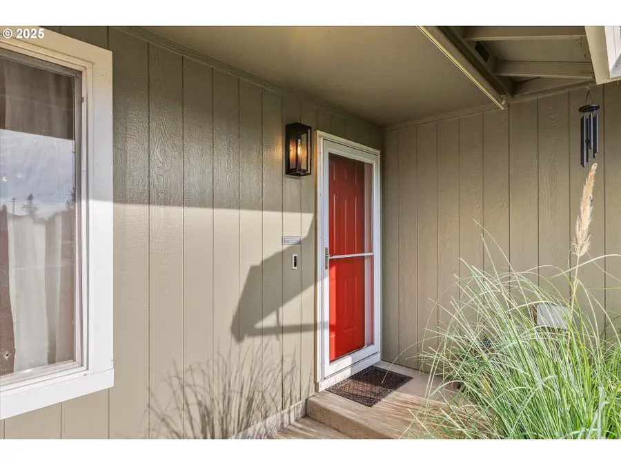 2389 F St, Hubbard, OR 97032 - Image #3