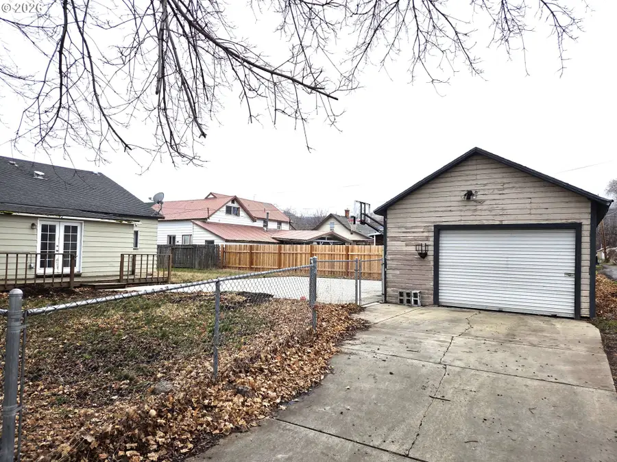 2402 N Spruce St, La Grande, OR 97850 - #2