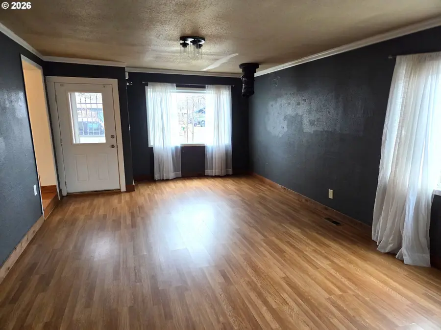 2402 N Spruce St, La Grande, OR 97850 - #3