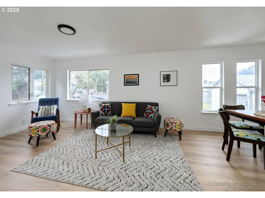 1065 8th Ave, Longview, WA 98632 - Image #3