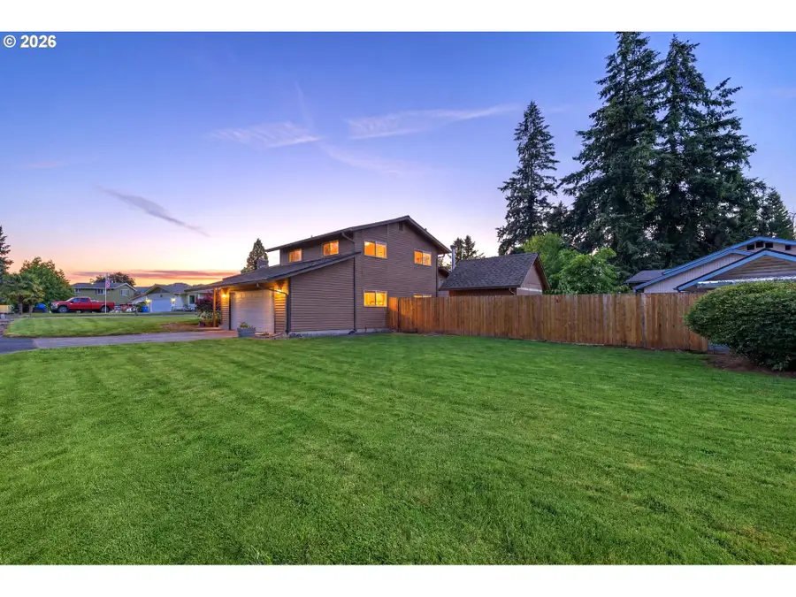 102 Sherwood Ln, Castle Rock, WA 98611 - #2