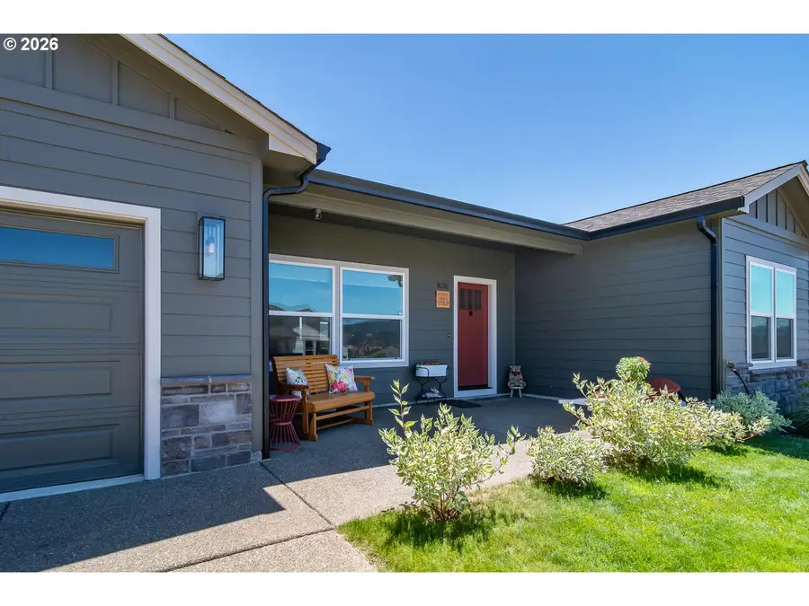 836 Durham Ave, Sutherlin, OR 97479 - #3