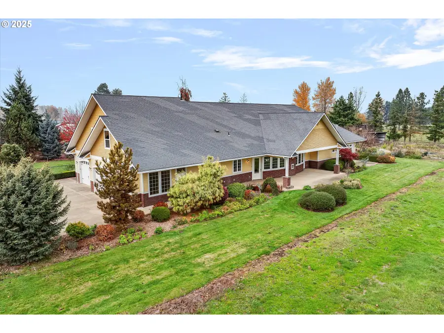 10667 Hovenden Ln, Woodburn, OR 97071 - Image #2