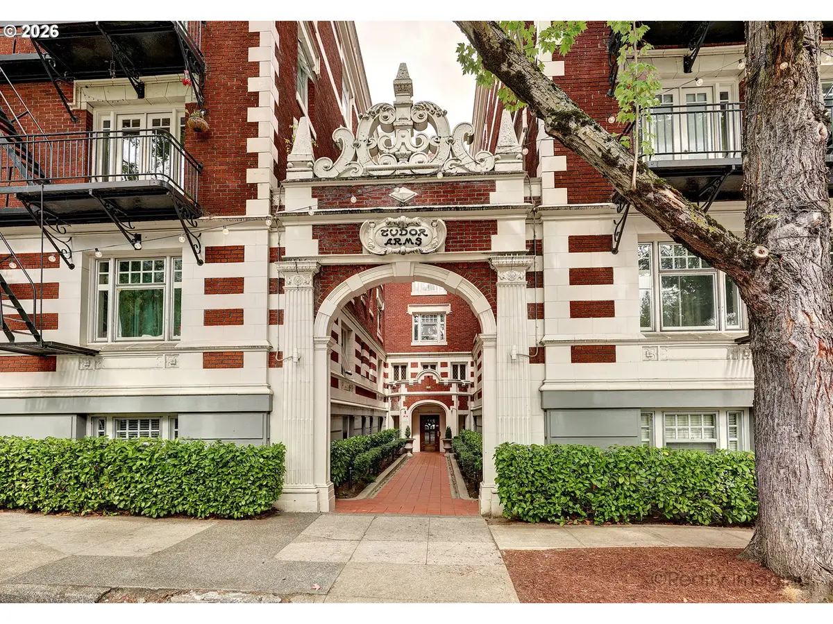 1811 NW Couch St #302, Portland, OR 97209 - #1