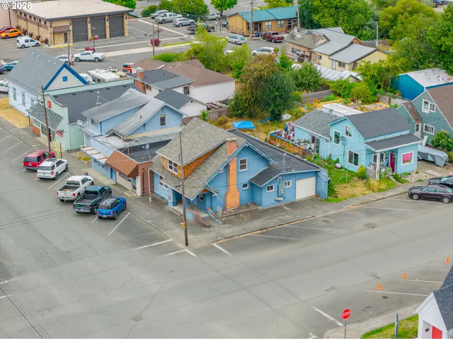 190 E 3rd St, Coquille, OR 97423 - #3