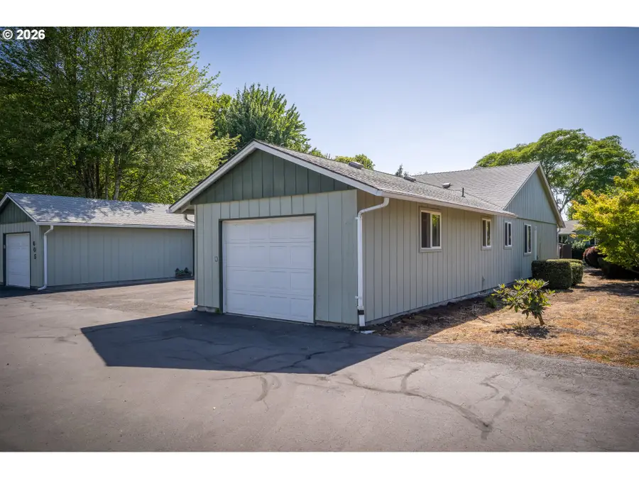 607 32nd Ave Se, Albany, OR 97322 - #2