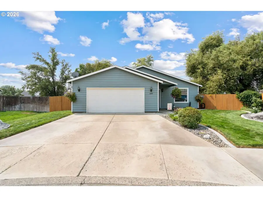 1059 W Hartley Ave, Hermiston, OR 97838 - #3
