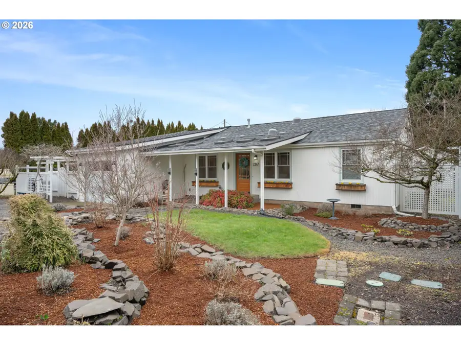 2267 Willona Dr, Eugene, OR 97408 - #2