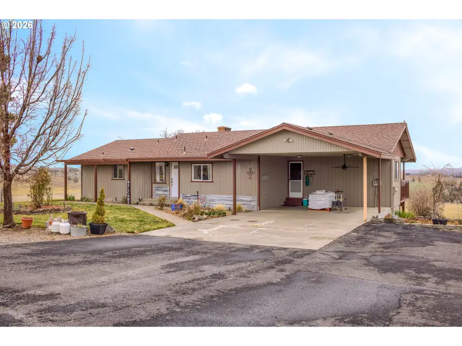 950 SE Dover Ln, Madras, OR 97741 - #2