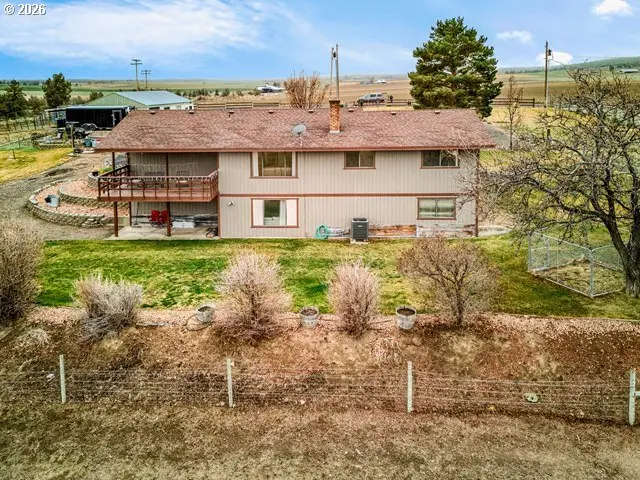 950 SE Dover Ln, Madras, OR 97741 - #3