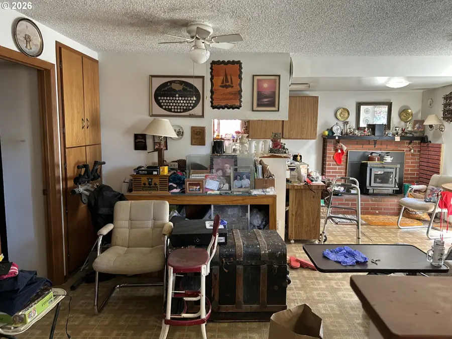 108 N Irving St, Coquille, OR 97423 - #3