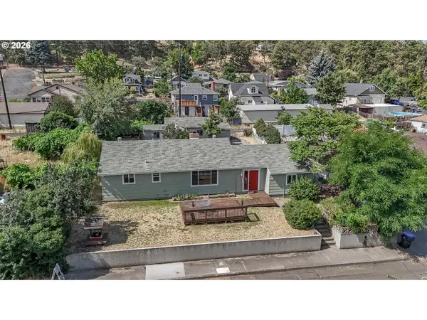 214 E 13th St, TheDalles, OR 97058