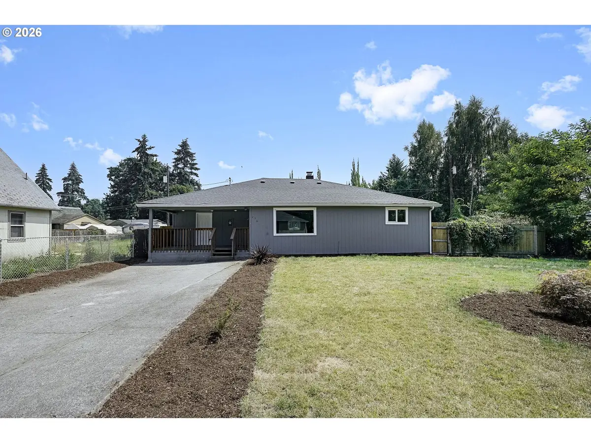256 Douglas St, Longview, WA 98632 - #1
