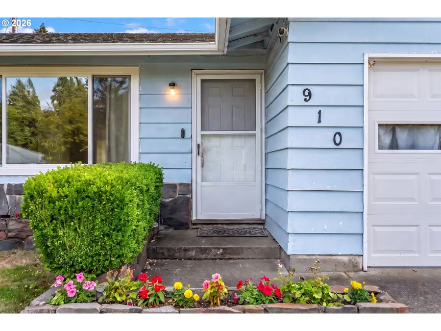 910 SE 214th Ave, Gresham, OR 97030 - #3