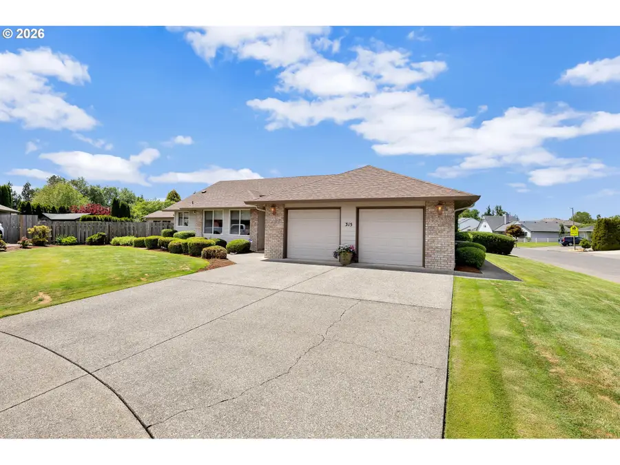 315 NW 10th St, Battle Ground, WA 98604 - #3