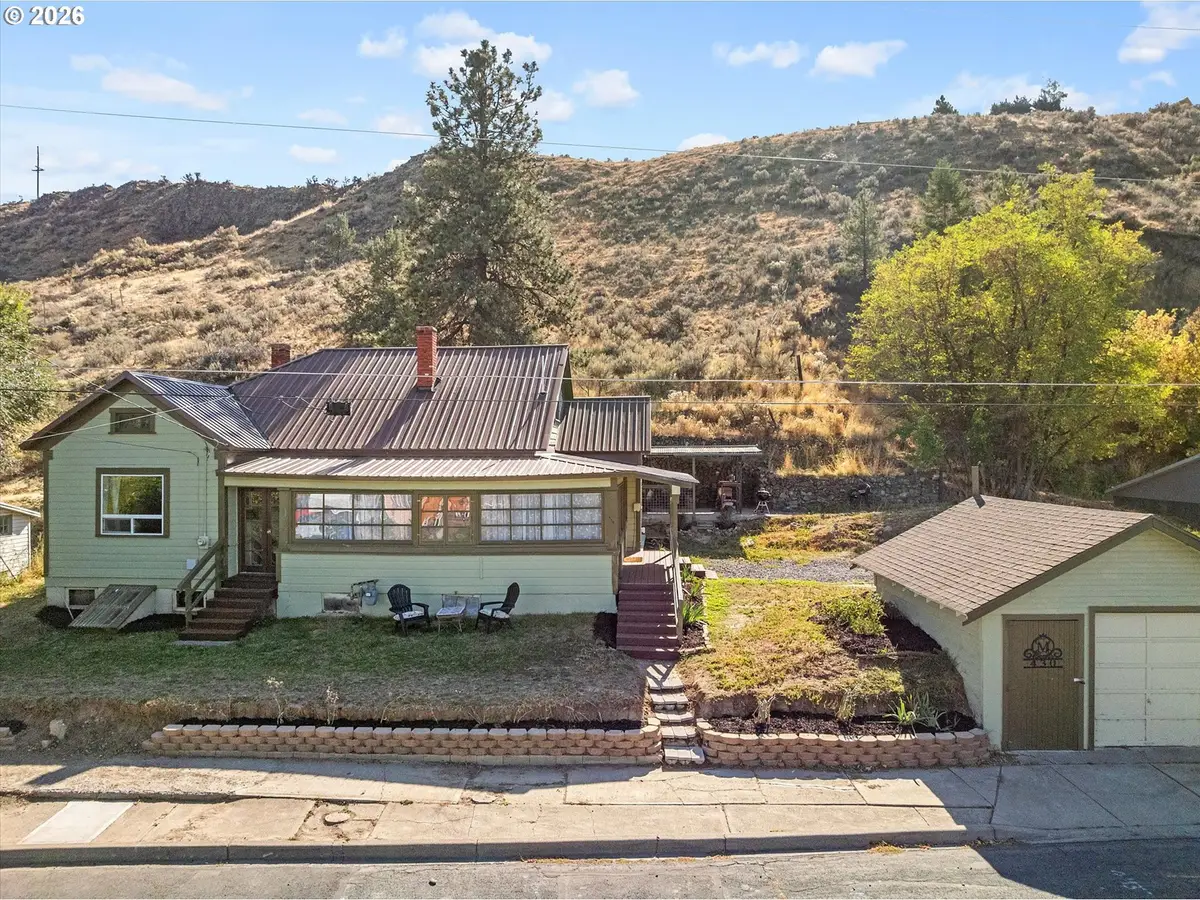 430 Spring Garden Ave, Baker City, OR 97814 - #1