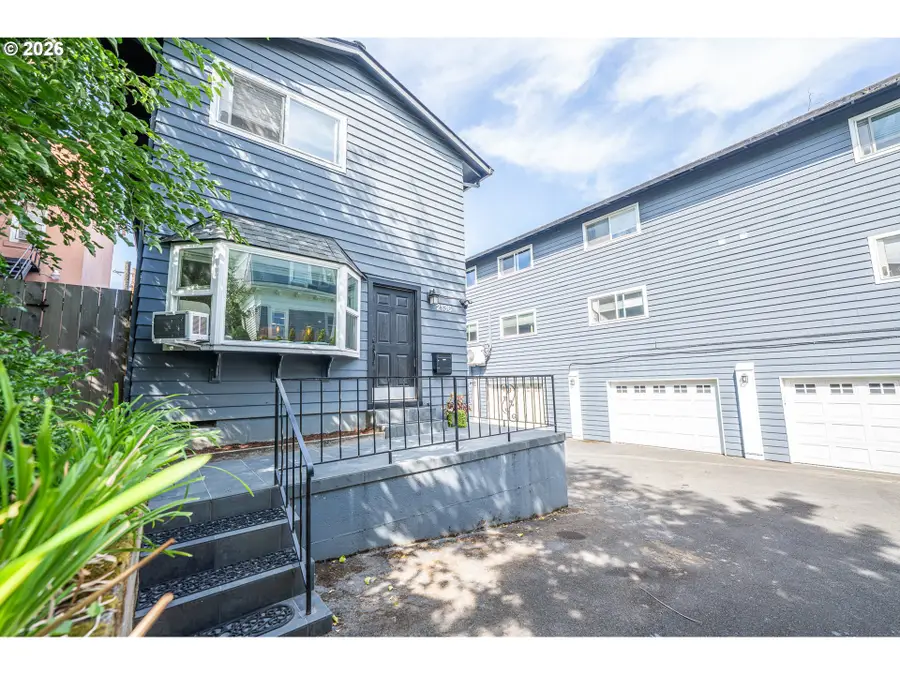 2136 SE Hawthorne Blvd #10, Portland, OR 97214 - #2