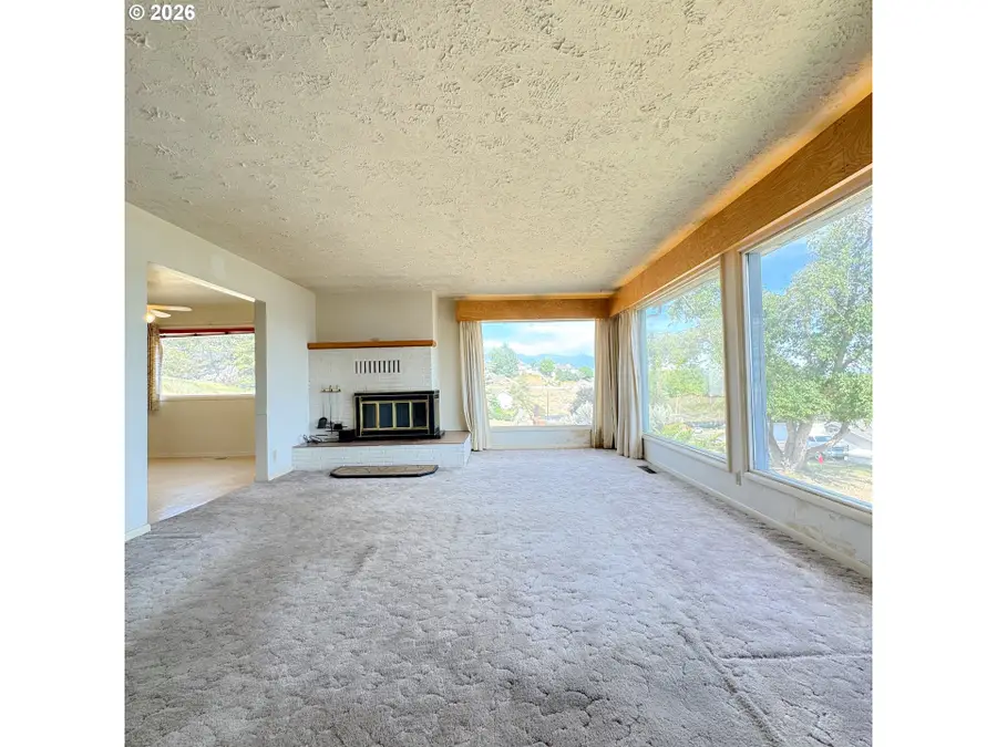 2925 Hillcrest Dr, Baker City, OR 97814 - #2
