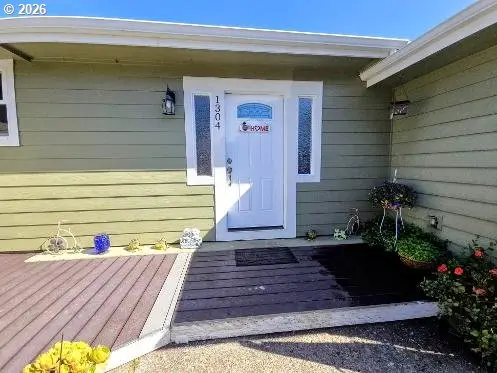 1304 Ocean Ct, CoosBay, OR 97420