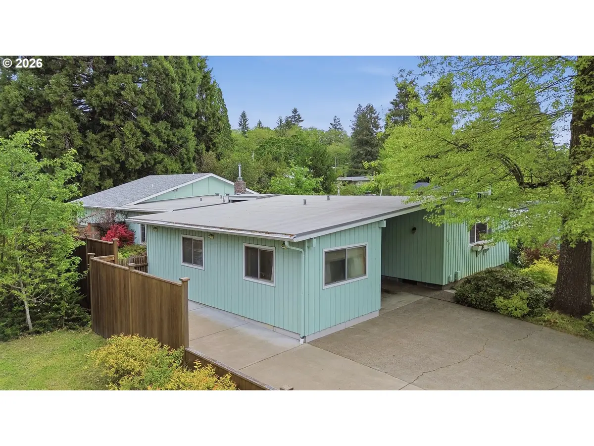 105 E 39th Ave, Eugene, OR 97405 - #1