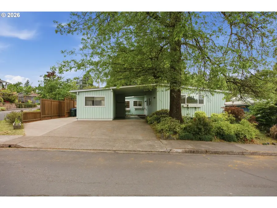 105 E 39th Ave, Eugene, OR 97405 - #3