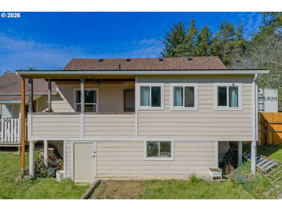 1932 Willow St, Myrtle Point, OR 97458 - #3